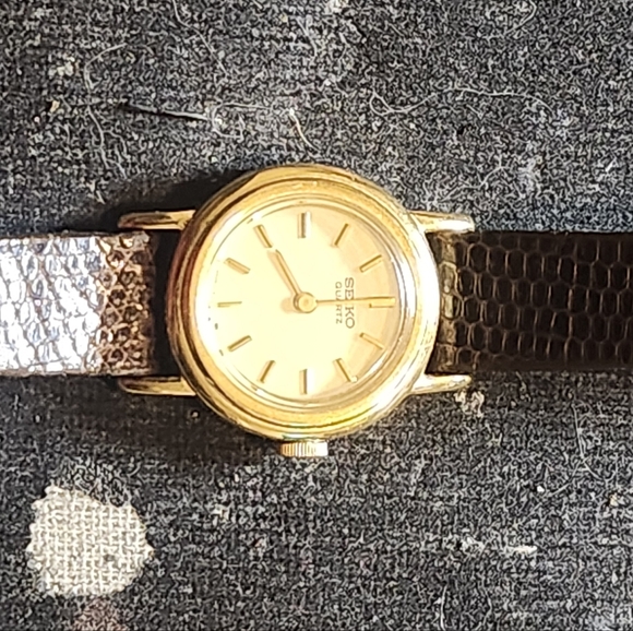 Vintage Y2K Seiko womens watch - Picture 3 of 6